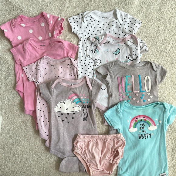 0-3 month onesie bundle - Picture 1 of 8
